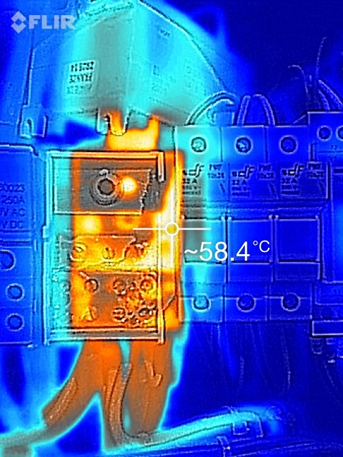 Averías frecuentes bomba de agua: comprobación temperatura del cuadro eléctrico con cámara térmica